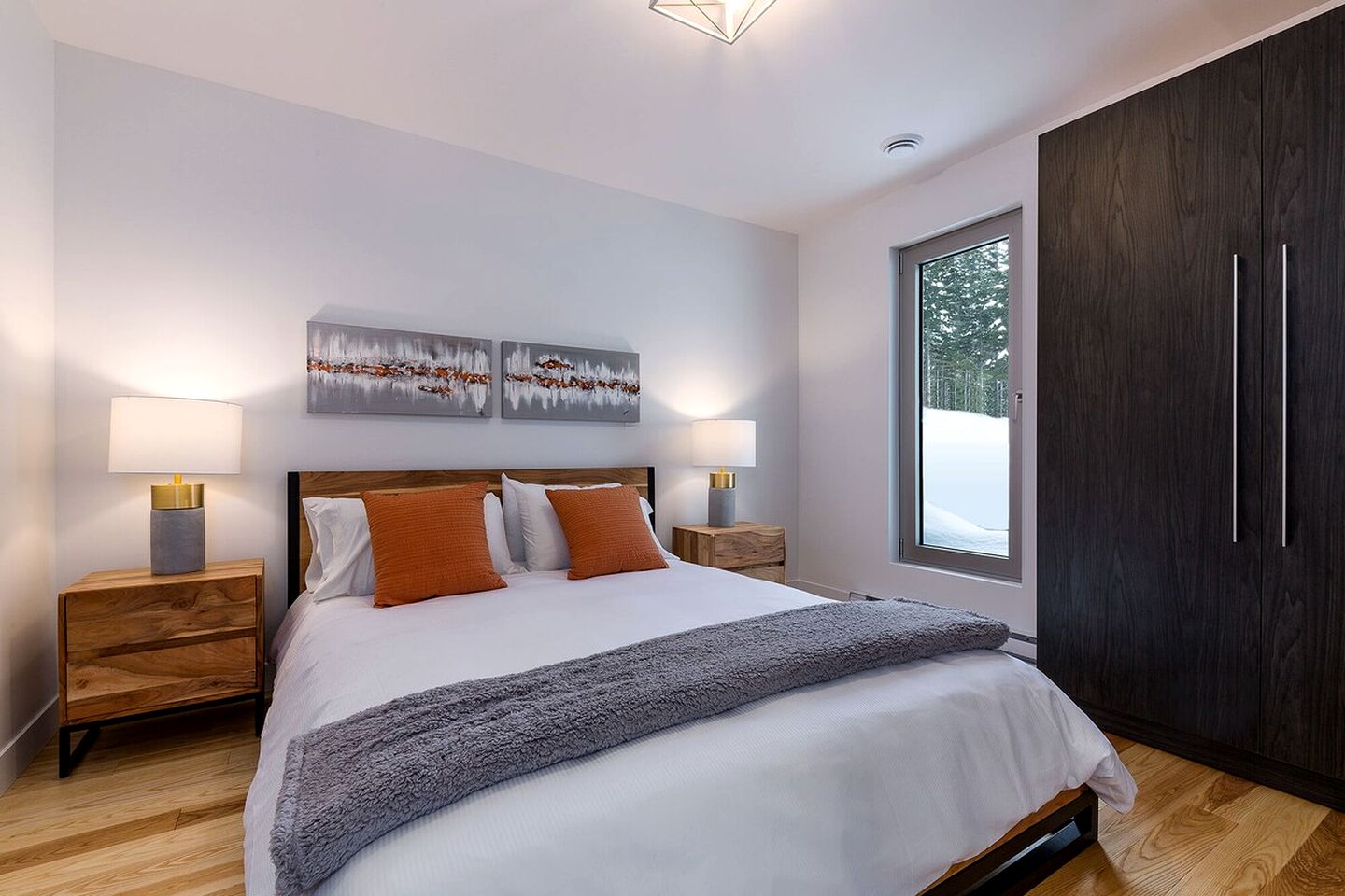 Charming Vacation Rental with Hot-tub and Stunning Views in Petite-Rivière-Saint-François, Quebec