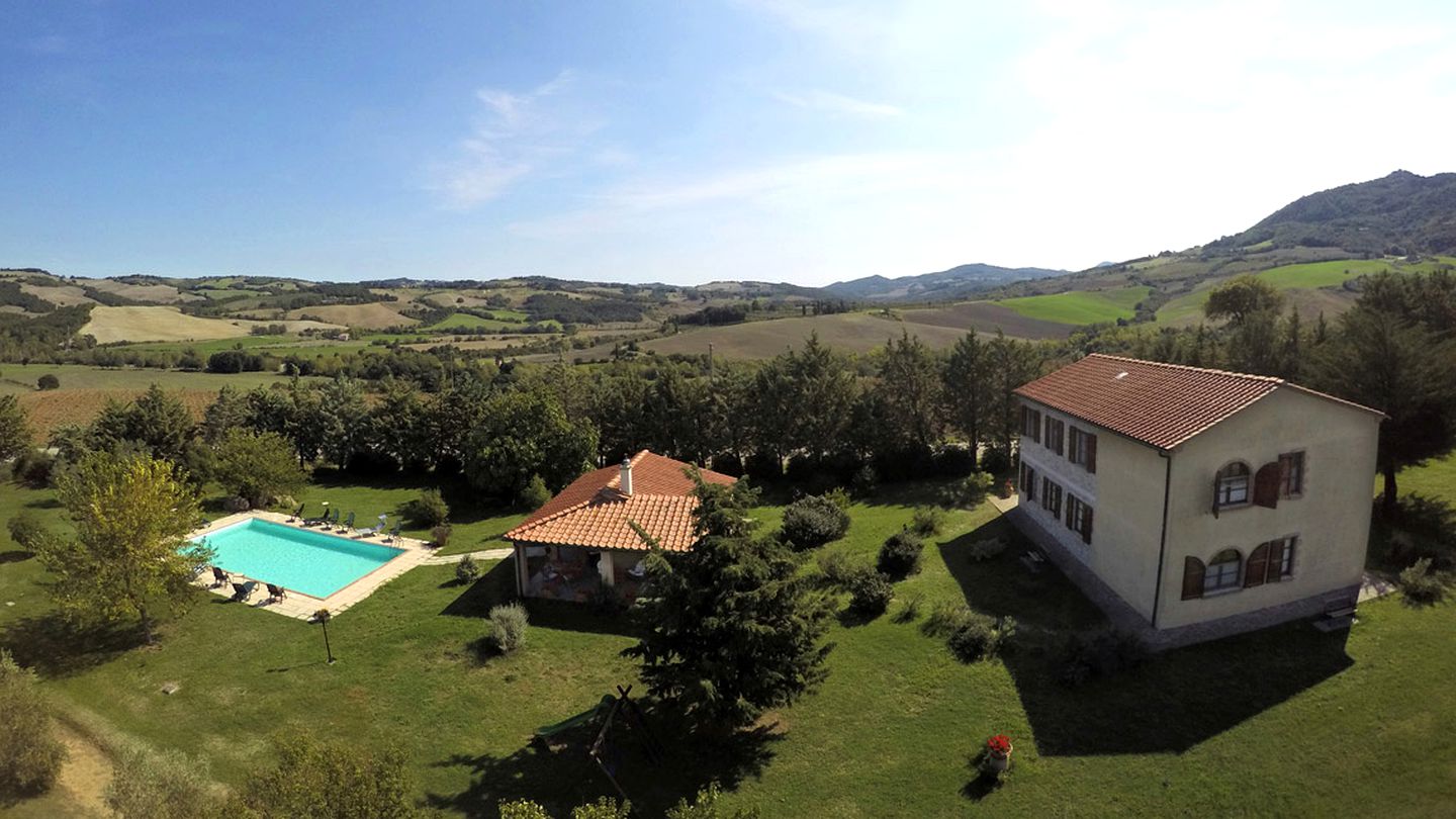 Spectacular Tuscan Luxury Villa on a Vineyard with a Pool near Cecina, Italy