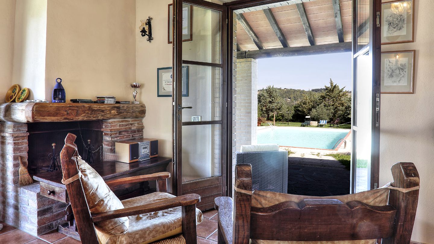 Spectacular Tuscan Luxury Villa on a Vineyard with a Pool near Cecina, Italy