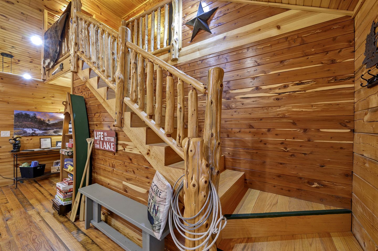 Gorgeous Spacious Log Cabin with Hot Tub Surrounded by Trees and Close to Broken Bow Lake in Hochatown, Oklahoma