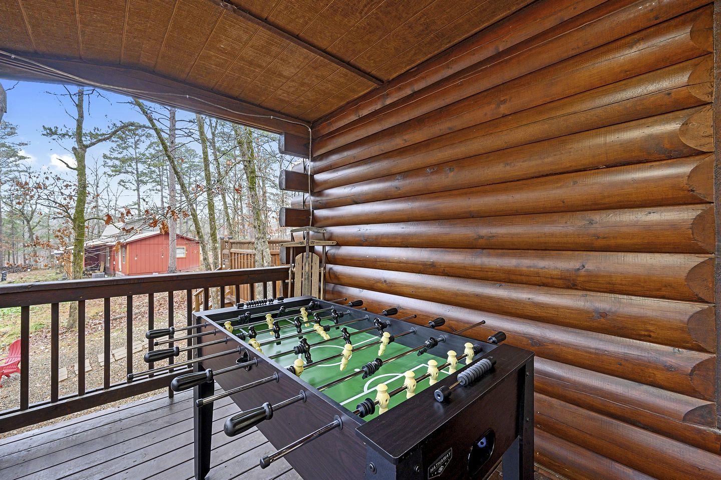 Gorgeous Spacious Log Cabin with Hot Tub Surrounded by Trees and Close to Broken Bow Lake in Hochatown, Oklahoma