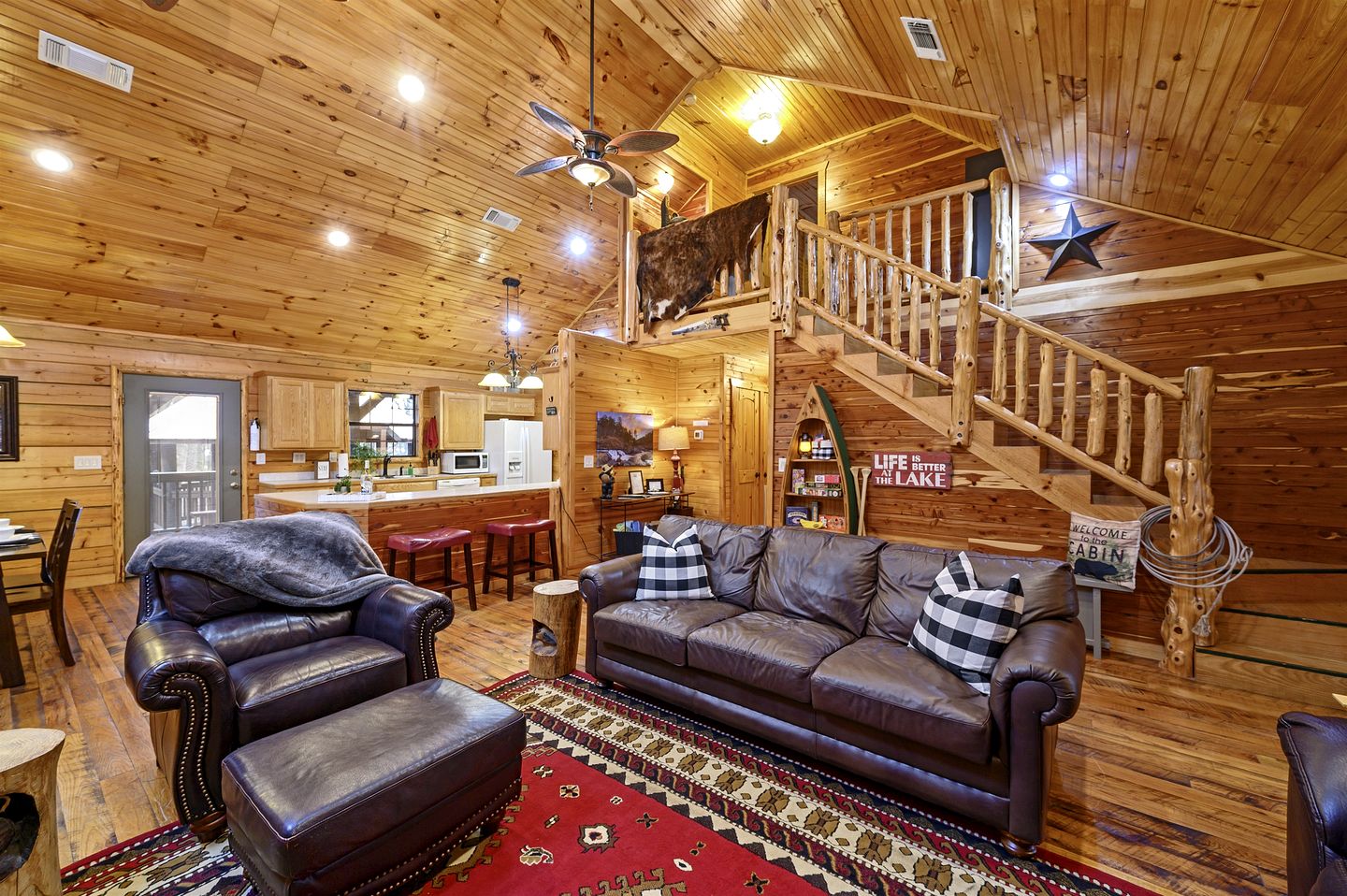 Gorgeous Spacious Log Cabin with Hot Tub Surrounded by Trees and Close to Broken Bow Lake in Hochatown, Oklahoma