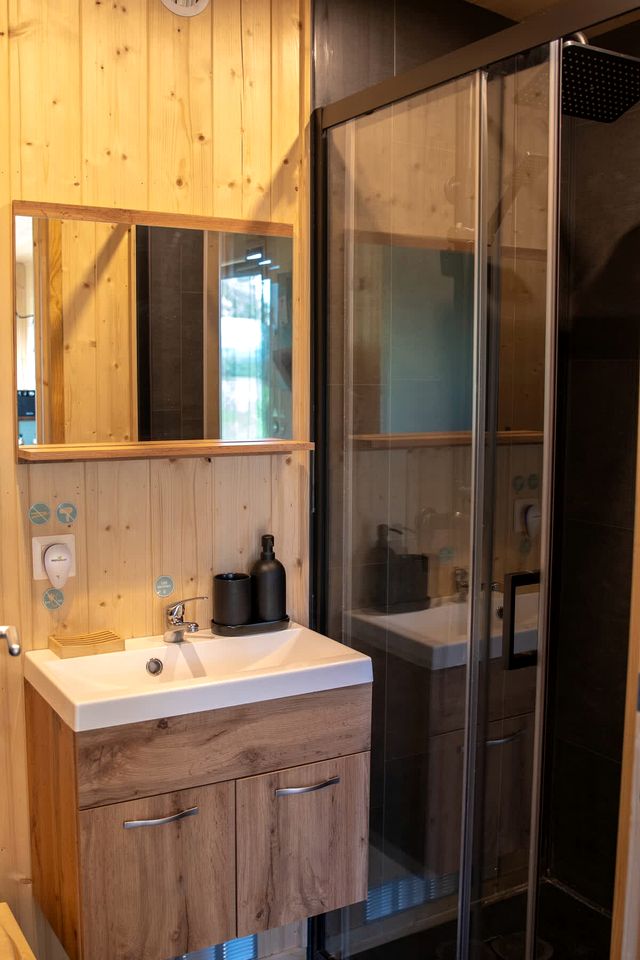 Charming Eco Retreat by a Pond near Loire Valley Castles, Billy, France