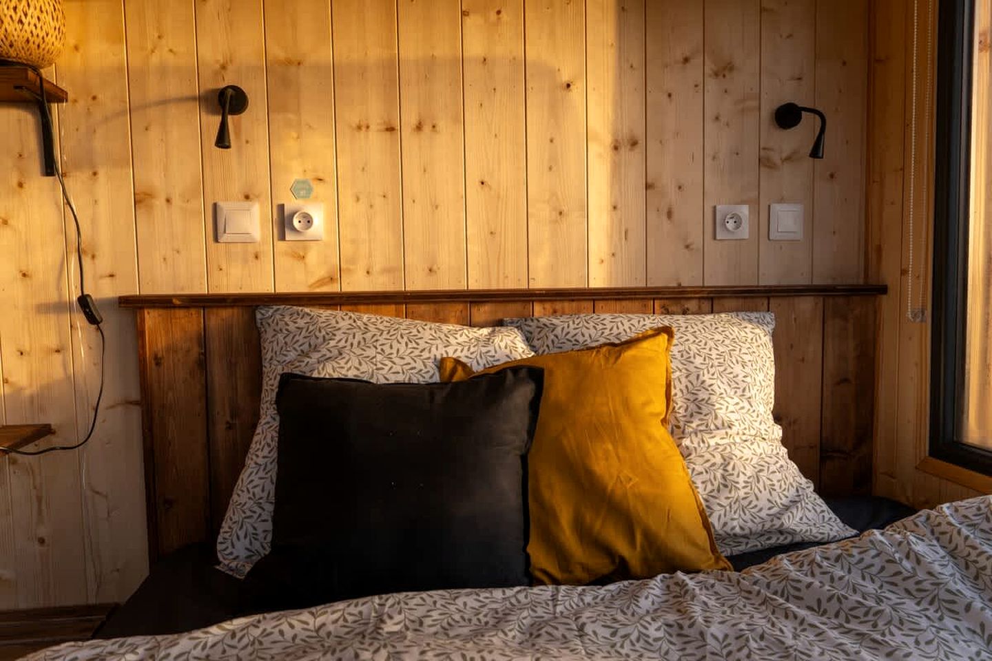 Charming Eco Retreat by a Pond near Loire Valley Castles, Billy, France