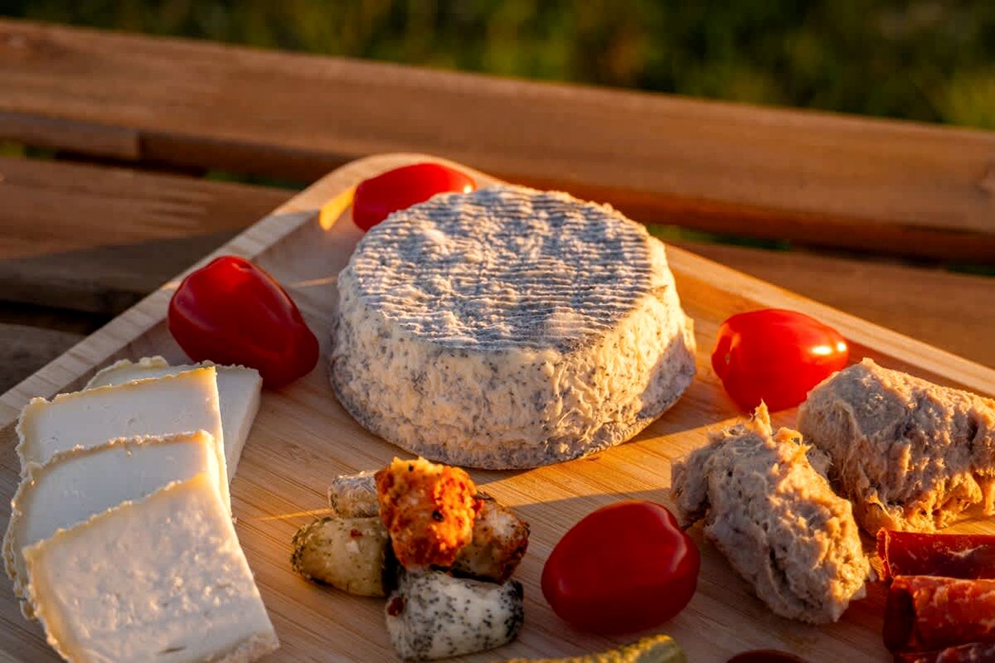 Charming Eco Retreat by a Pond near Loire Valley Castles, Billy, France