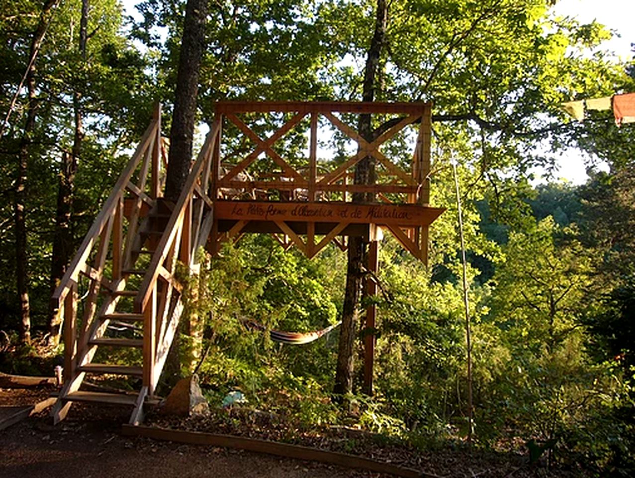 Rustic Tree House Rental for a Remote Holiday near Ussel, France