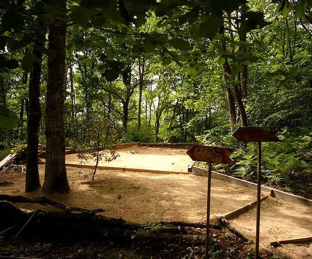 Tree Houses (Saint-Agnant-près-Crocq, Nouvelle-Aquitaine, France)