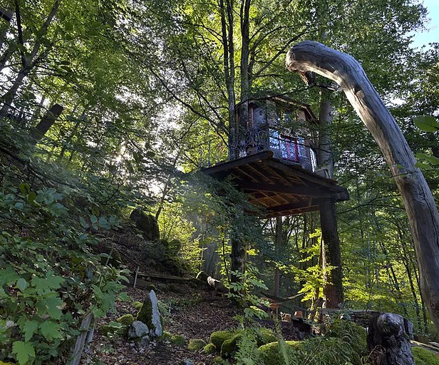 Tree Houses (Saint-Agnant-près-Crocq, Nouvelle-Aquitaine, France)