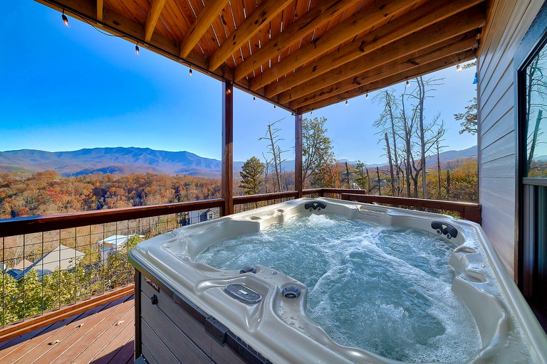 RU LeConte Luxury Lodge, Vacation Rentals, Gatlinburg, United States