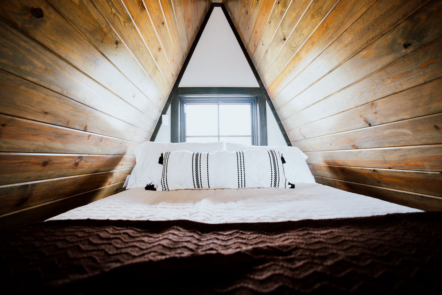 Romantic A-Frame Cabin with Hot Tub Perfect for Couples in Cedar Bluff, Alabama