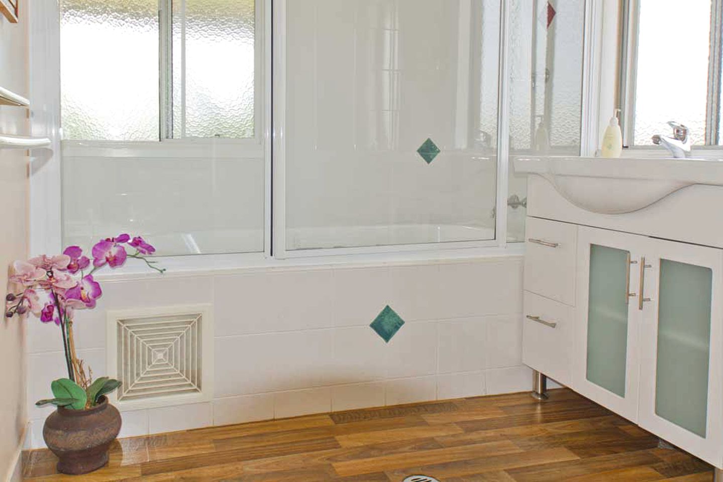 Family-Friendly Cottage Rental on 150-Acres of Farmland in Kingaroy, Queensland