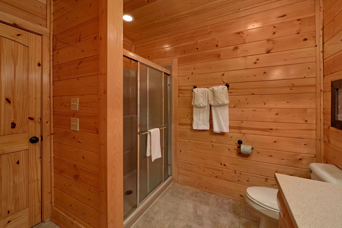 Deluxe Great Smoky Mountains Cabin Ideal for Family Getaways in Tennessee