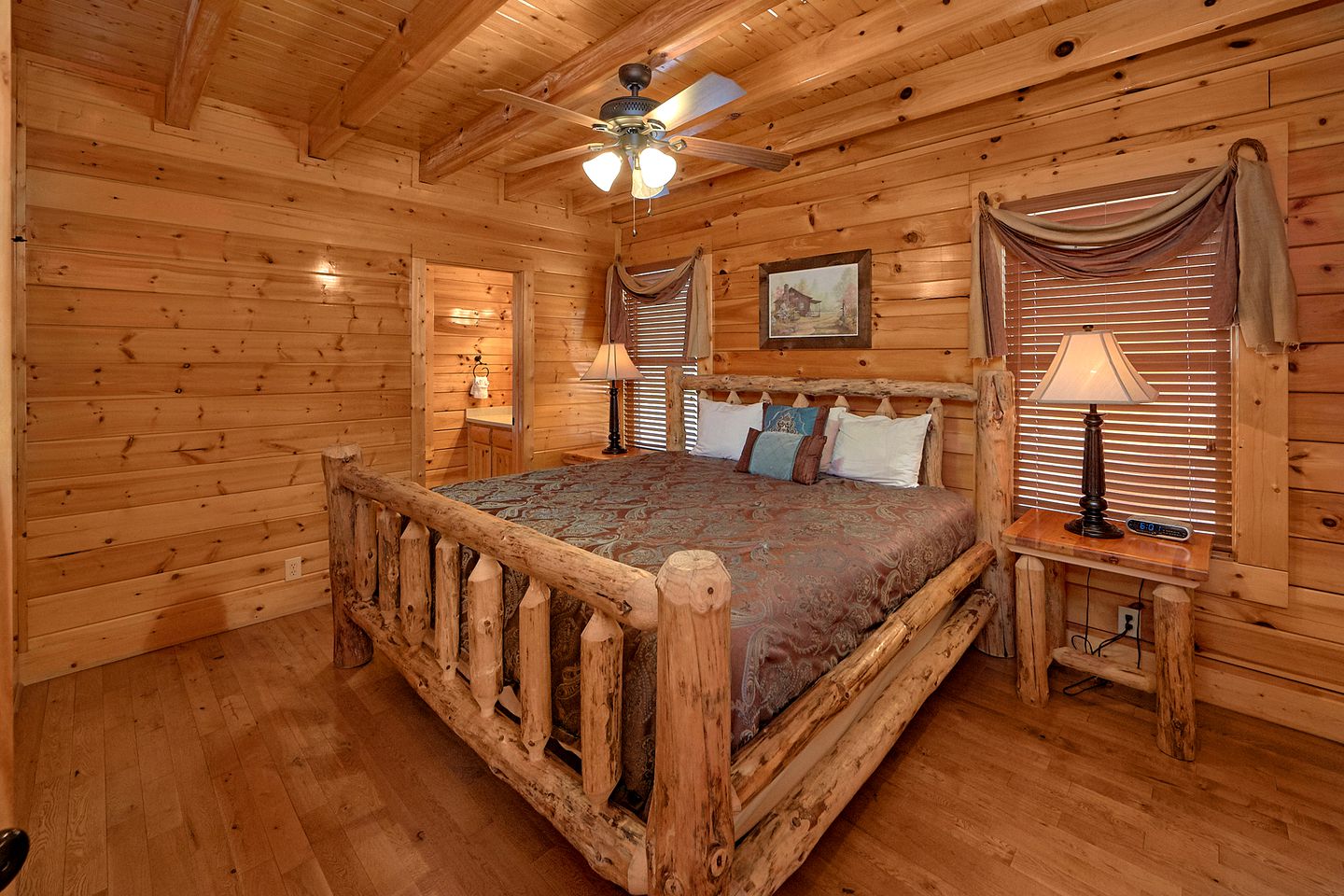 Deluxe Great Smoky Mountains Cabin Ideal for Family Getaways in Tennessee