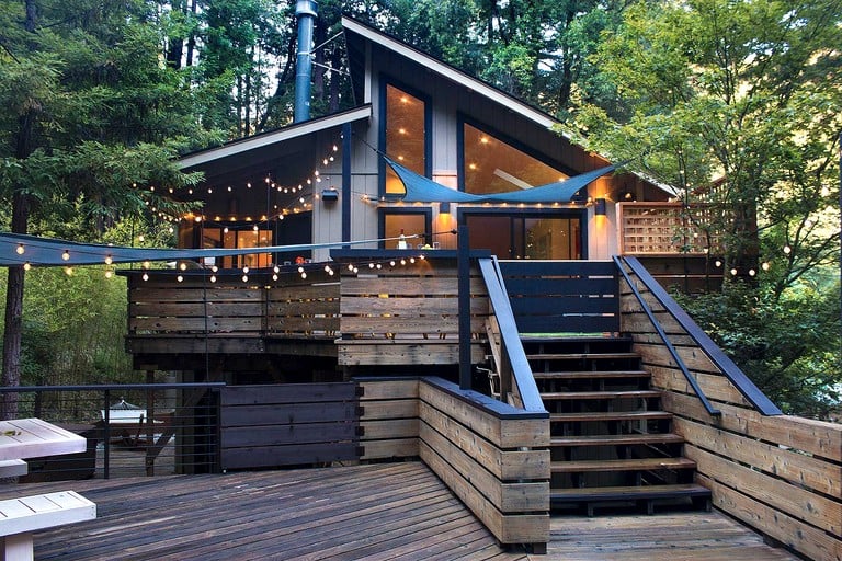 Luxurious Cabin with Swimming Pool, Hot-tub and Barbecue in Guerneville, California