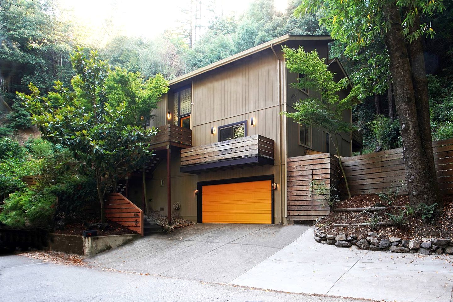 Luxurious Cabin with Swimming Pool, Hot-tub and Barbecue in Guerneville, California
