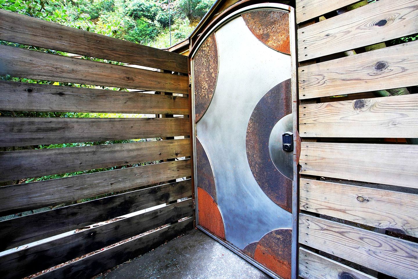 Luxurious Cabin with Swimming Pool, Hot-tub and Barbecue in Guerneville, California