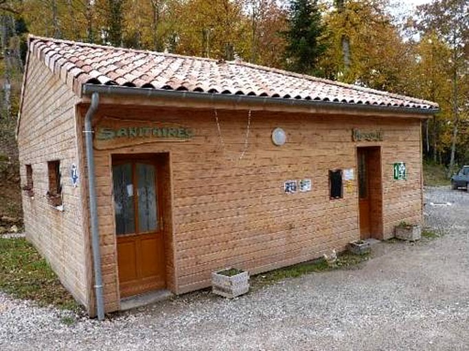 Tree Houses (Saint-Julien-Labrousse, Auvergne-Rhône-Alpes, France)