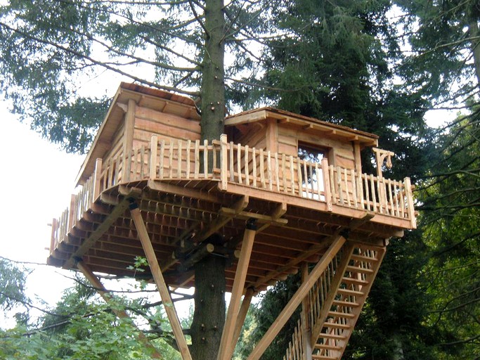 Tree Houses (Saint-Julien-Labrousse, Auvergne-Rhône-Alpes, France)