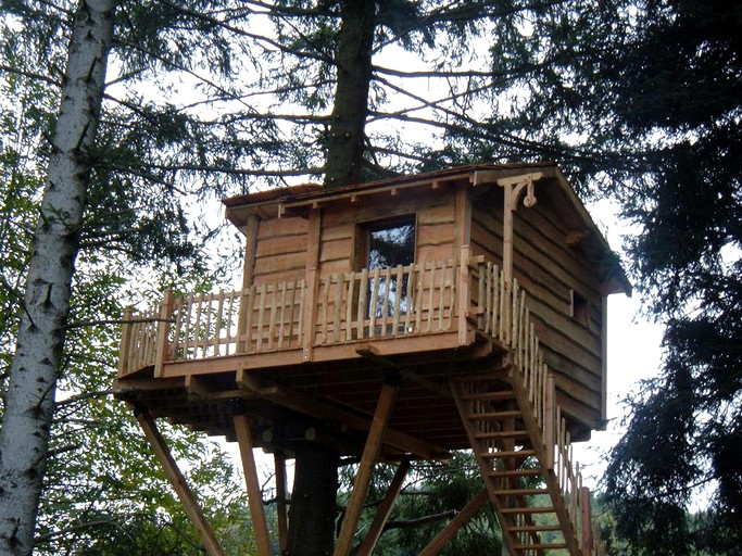 Tree Houses (Saint-Julien-Labrousse, Auvergne-Rhône-Alpes, France)