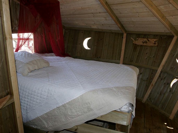 Tree Houses (Saint-Julien-Labrousse, Auvergne-Rhône-Alpes, France)