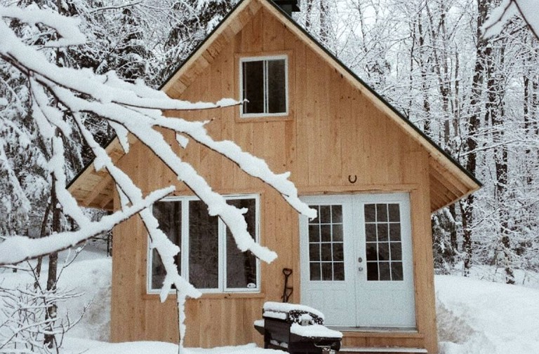 Cabins (Sainte-Béatrix, Quebec, Canada)