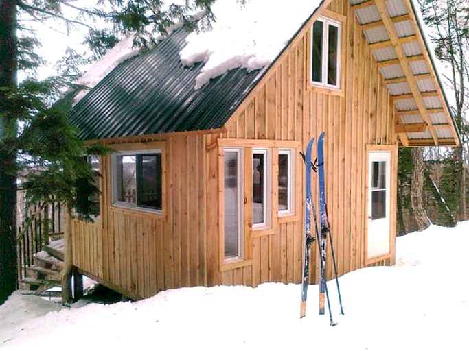 Cabins (Sainte-Béatrix, Quebec, Canada)