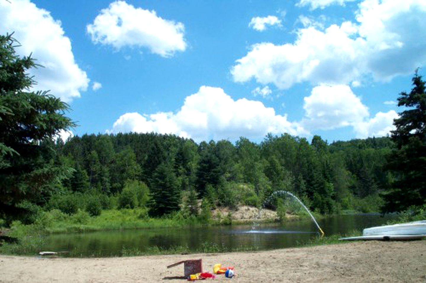 Large Lakeside Cabin Rental with a Wood-Burning Stove in Lanaudière, Québec