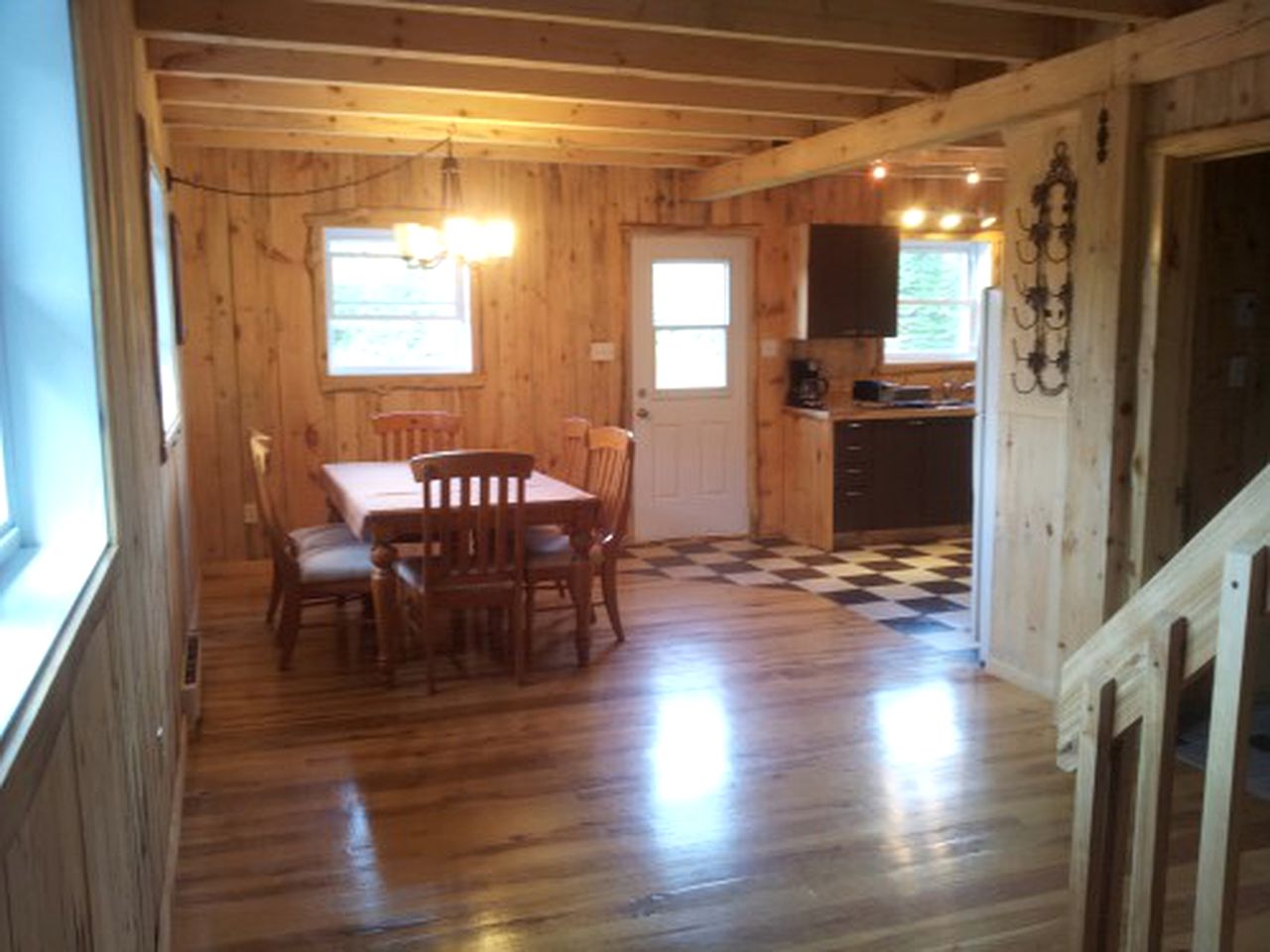 Large Lakeside Cabin Rental with a Wood-Burning Stove in Lanaudière, Québec