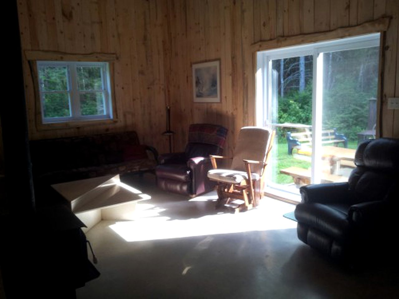 Large Lakeside Cabin Rental with a Wood-Burning Stove in Lanaudière, Québec