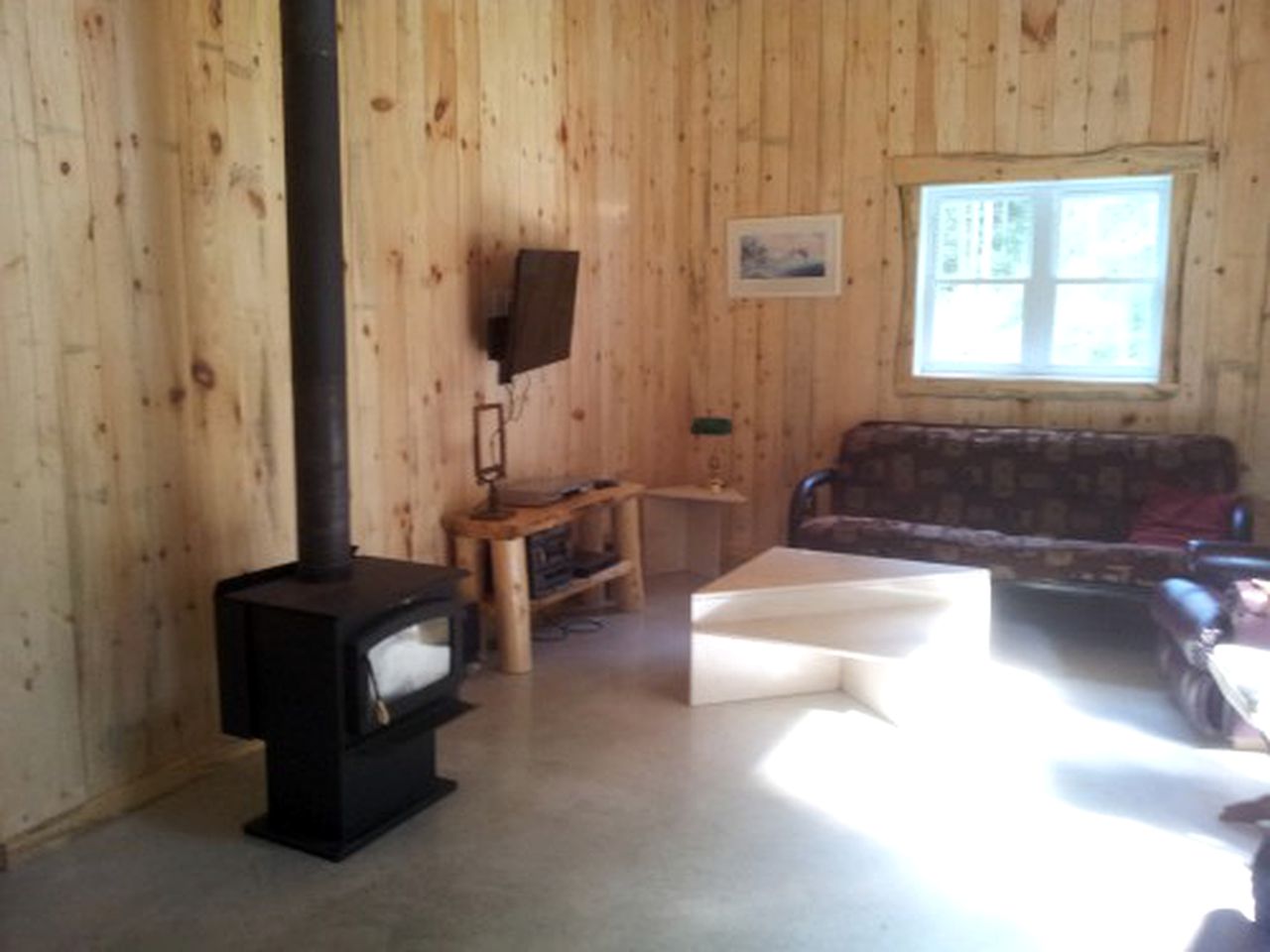 Large Lakeside Cabin Rental with a Wood-Burning Stove in Lanaudière, Québec