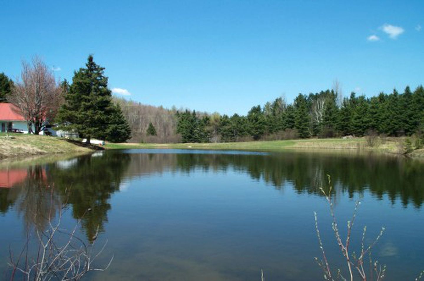 Classic Cabin Accommodation by a Lake in Lanaudière, Québec, Canada