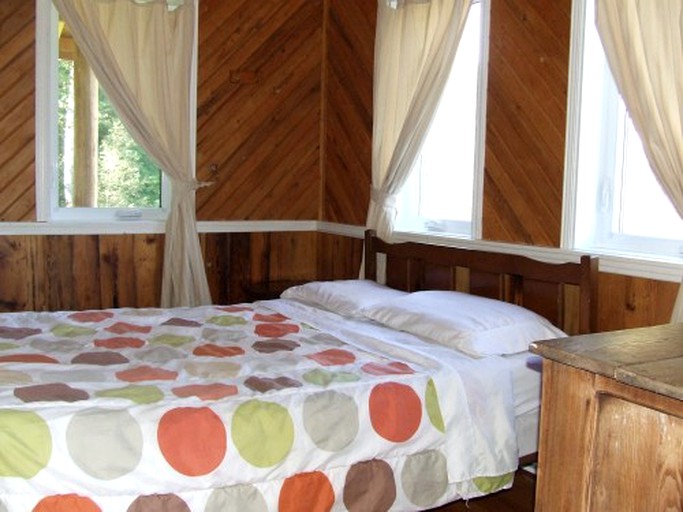 Cabins (Sainte-Béatrix, Quebec, Canada)