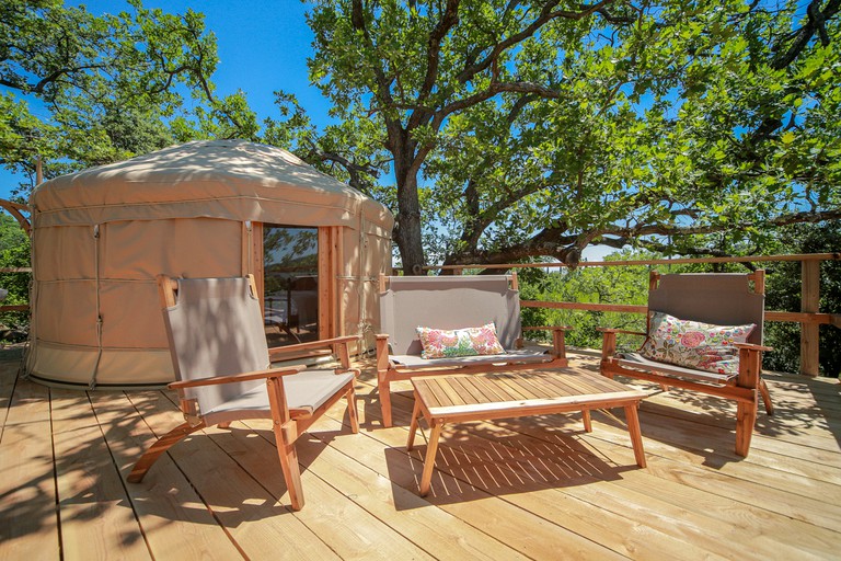 Yurts (Saint-Paulet-de-Caisson, Occitanie, France)