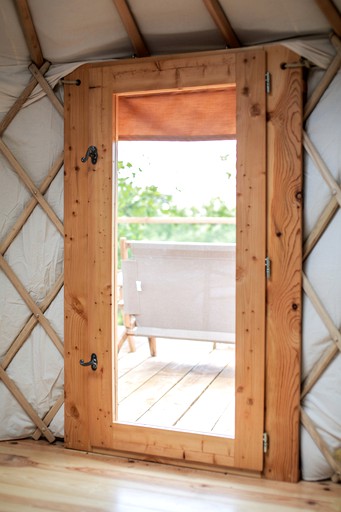 Yurts (Saint-Paulet-de-Caisson, Occitanie, France)