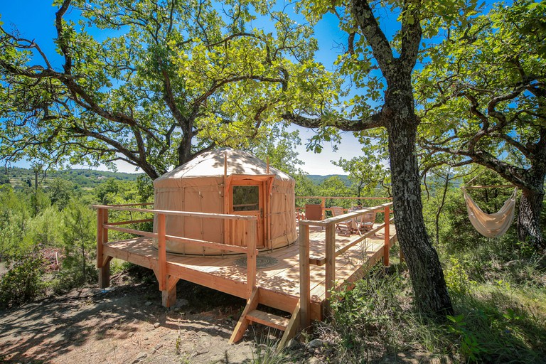 Yurts (Saint-Paulet-de-Caisson, Occitanie, France)