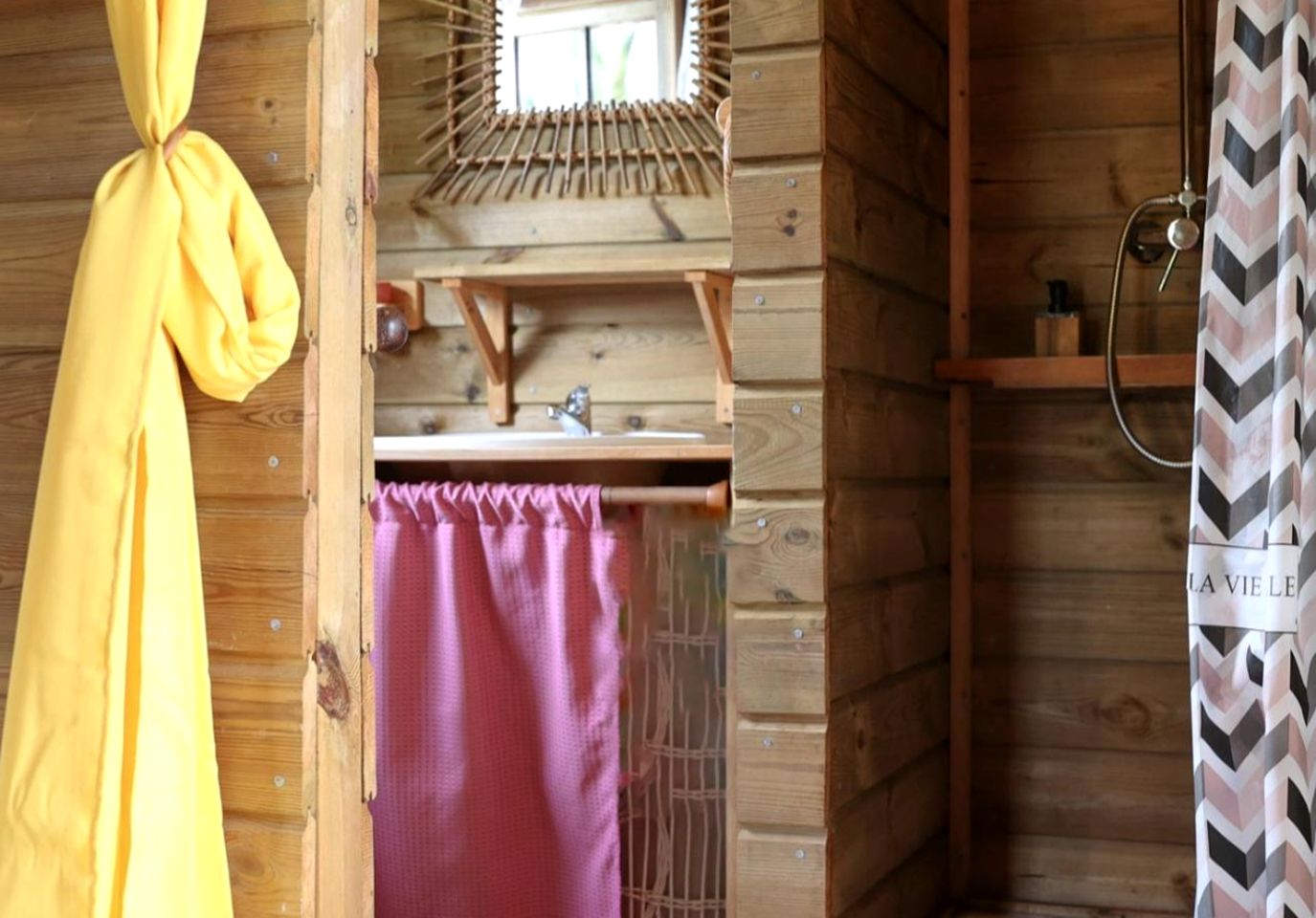 Enchanting Traditional Cottage with Hand-Carved Wood Art and Pool, Surrounded by Lush Nature Near Sainte-Rose, Guadeloupe