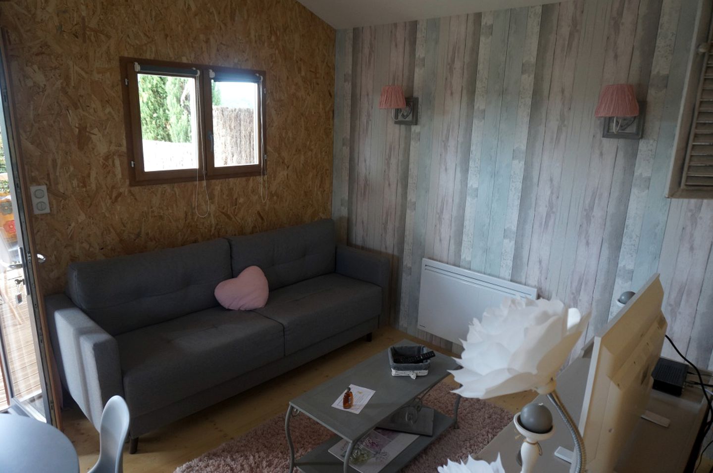 Romantic and Relaxing Glamping Getaway with a Shared Pool near Cognac, France