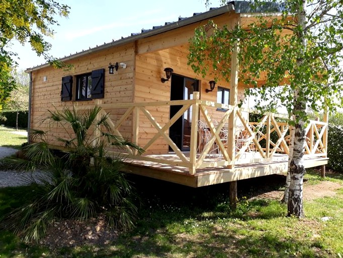 Cottages (Bourg-Charente, Nouvelle-Aquitaine, France)