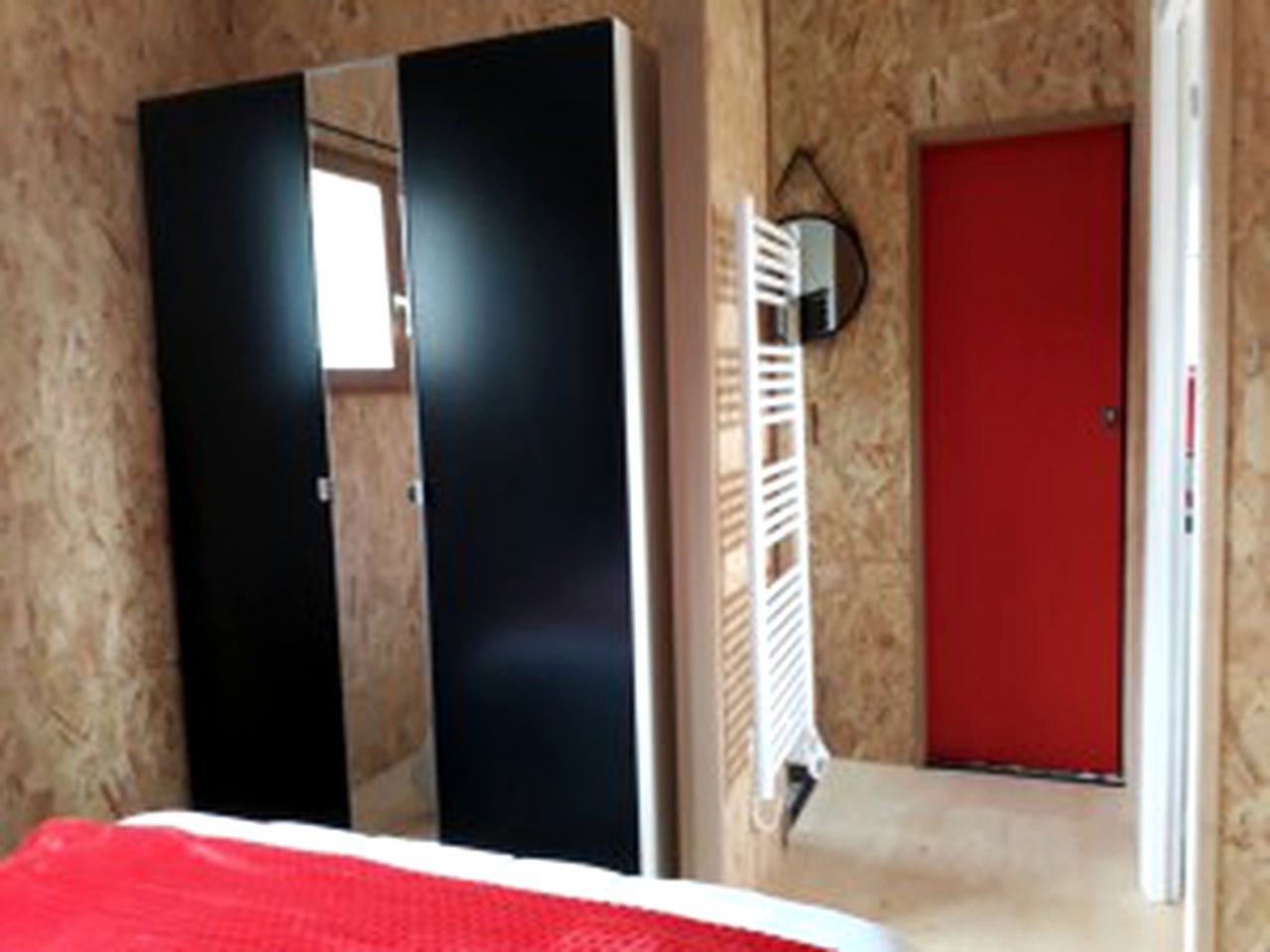 Modern and Stylish Cottage Rental with a Shared Pool and Vineyard Views near Cognac, France