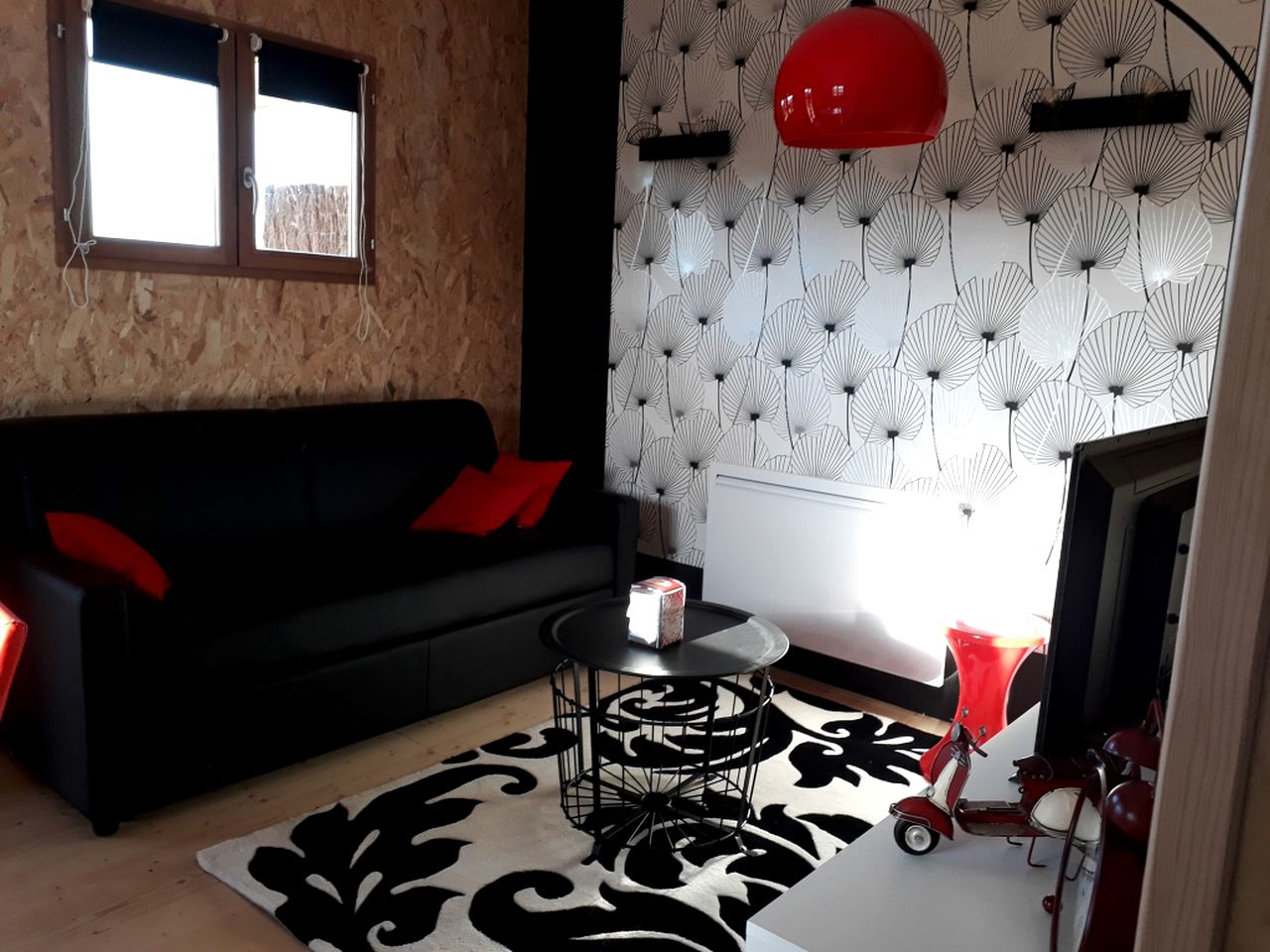 Modern and Stylish Cottage Rental with a Shared Pool and Vineyard Views near Cognac, France