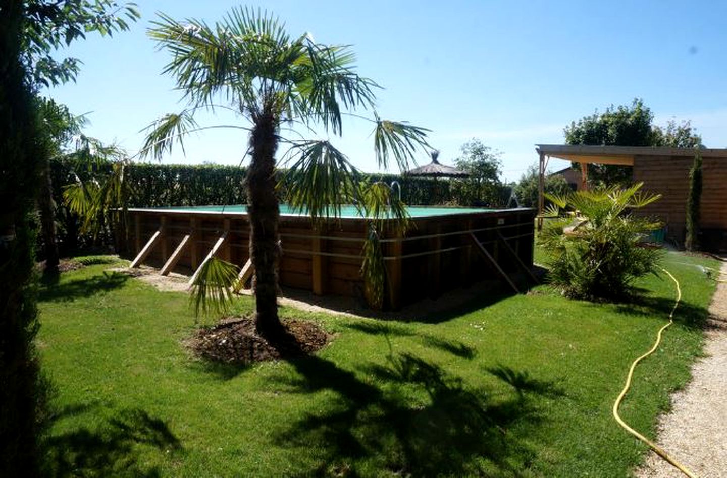 Modern and Stylish Cottage Rental with a Shared Pool and Vineyard Views near Cognac, France