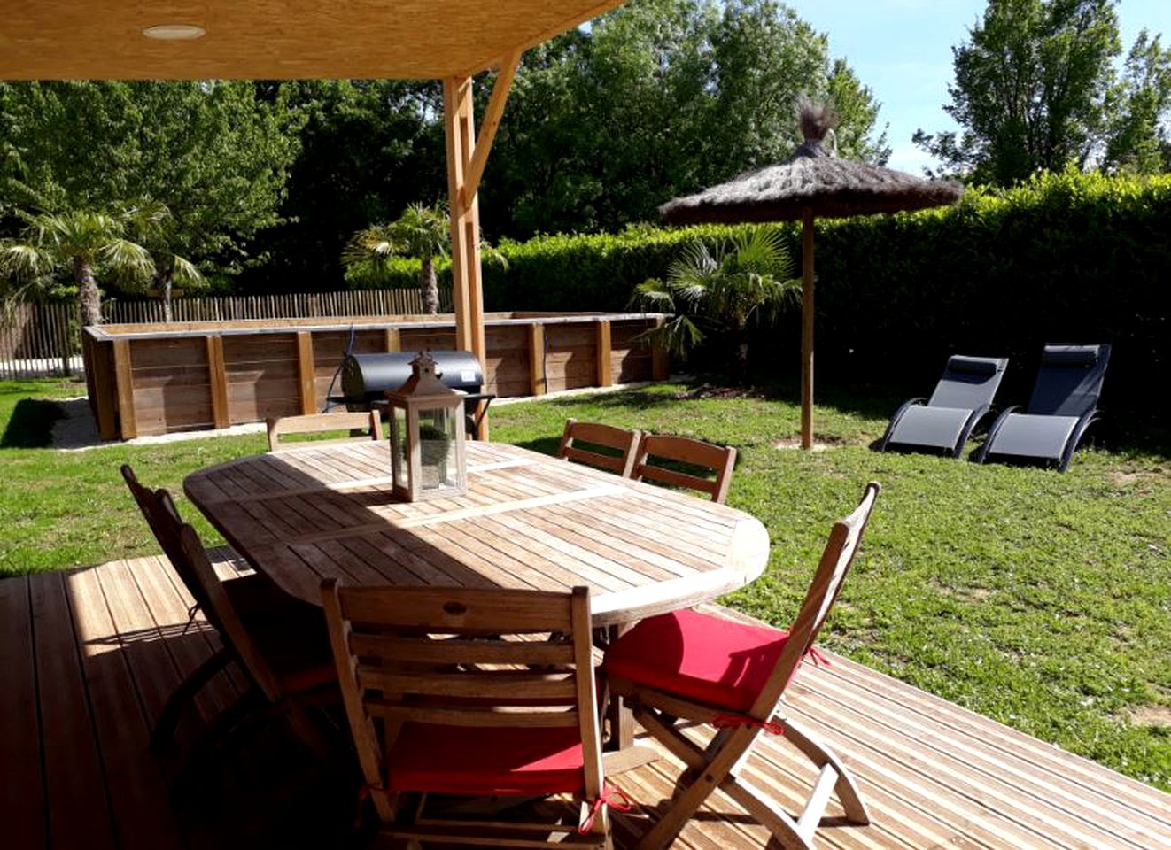 Modern and Stylish Cottage Rental with a Shared Pool and Vineyard Views near Cognac, France