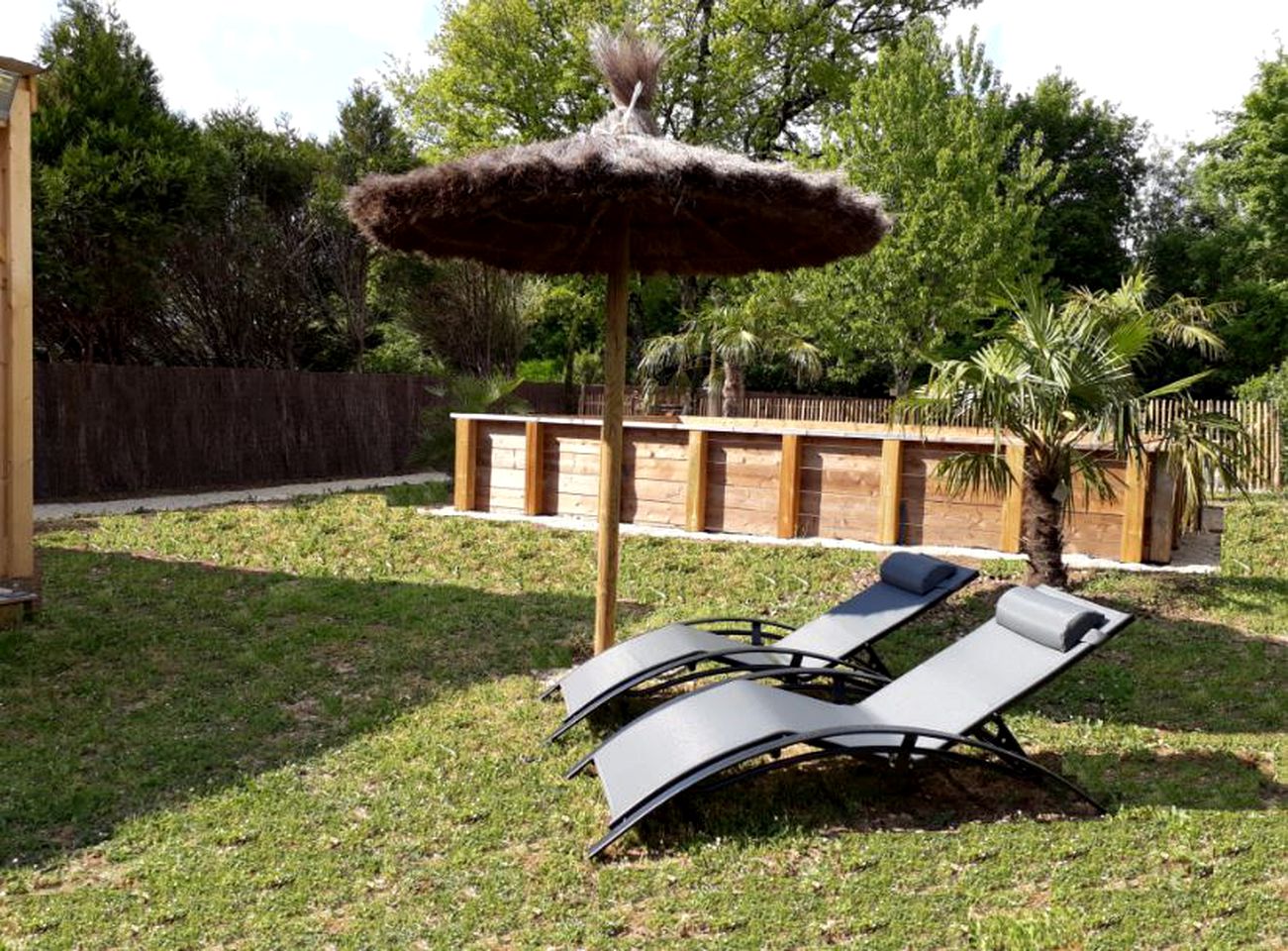 Modern and Stylish Cottage Rental with a Shared Pool and Vineyard Views near Cognac, France