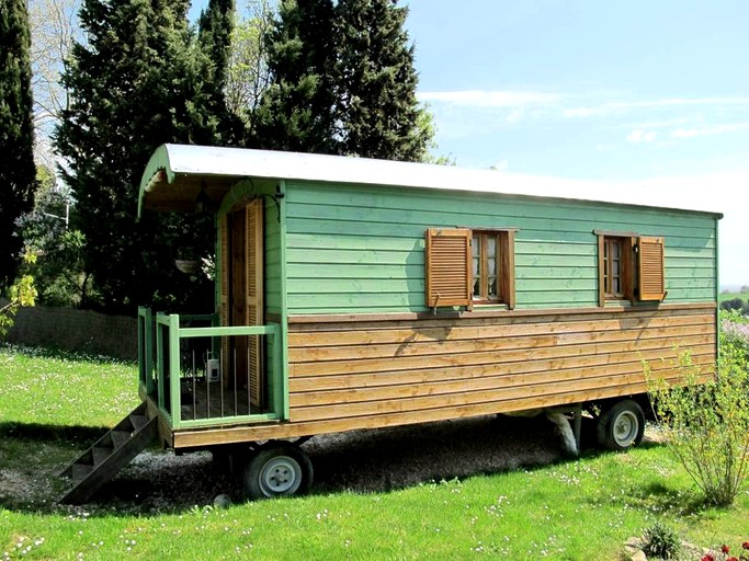 Caravans (Montmaur, Provence-Alpes-Côte d'Azur, France)