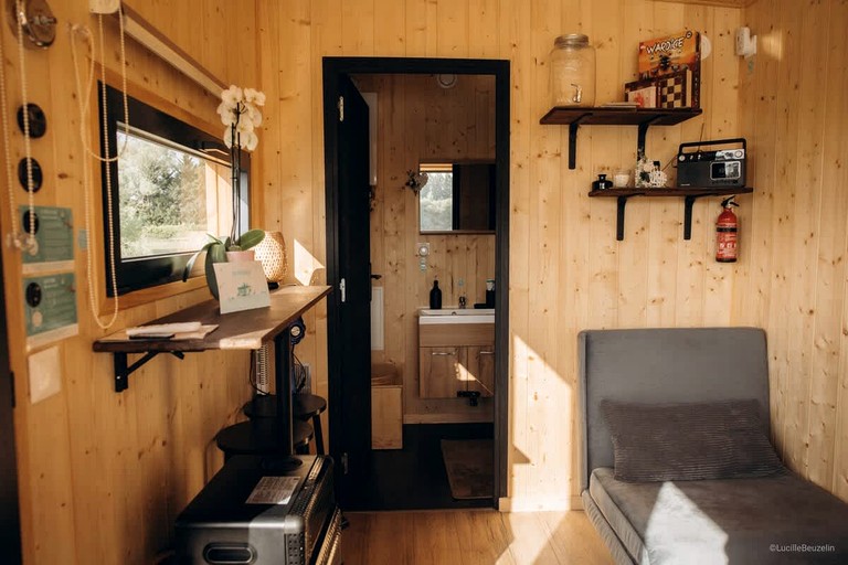 Tiny Houses (France, Villeneuve-la-Guyard, Bourgogne-Franche-Comté)