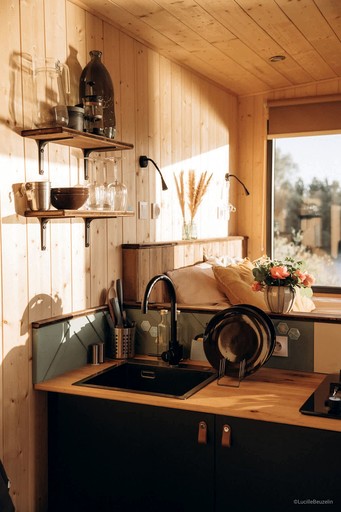 Tiny Houses (France, Villeneuve-la-Guyard, Bourgogne-Franche-Comté)