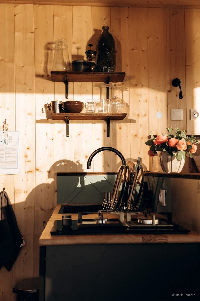 Idyllic Eco Retreat with Pond Access near Fontainebleau Forest, Burgundy