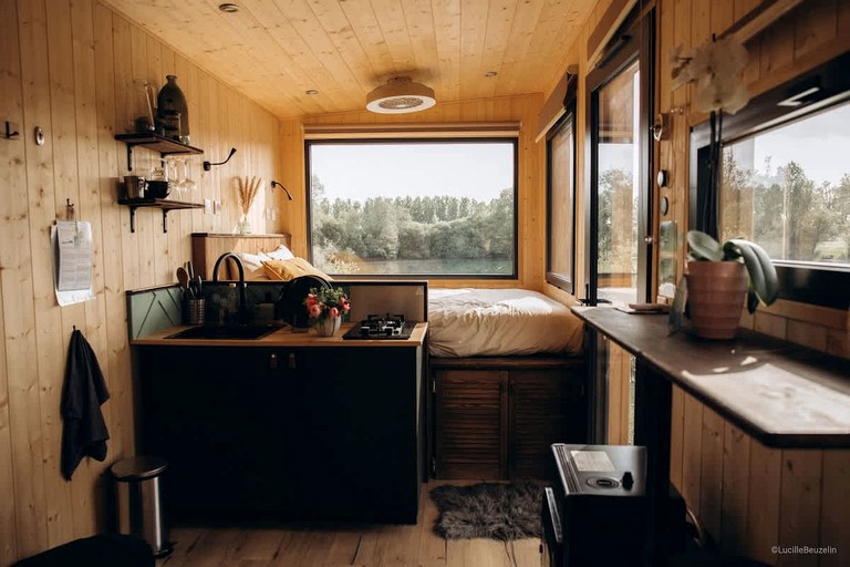 Tiny Houses (France, Villeneuve-la-Guyard, Bourgogne-Franche-Comté)