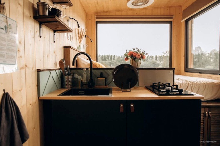 Tiny Houses (France, Villeneuve-la-Guyard, Bourgogne-Franche-Comté)