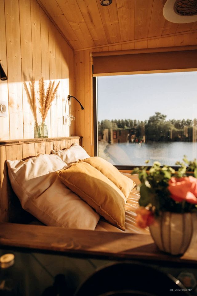 Idyllic Eco Retreat with Pond Access near Fontainebleau Forest, Burgundy